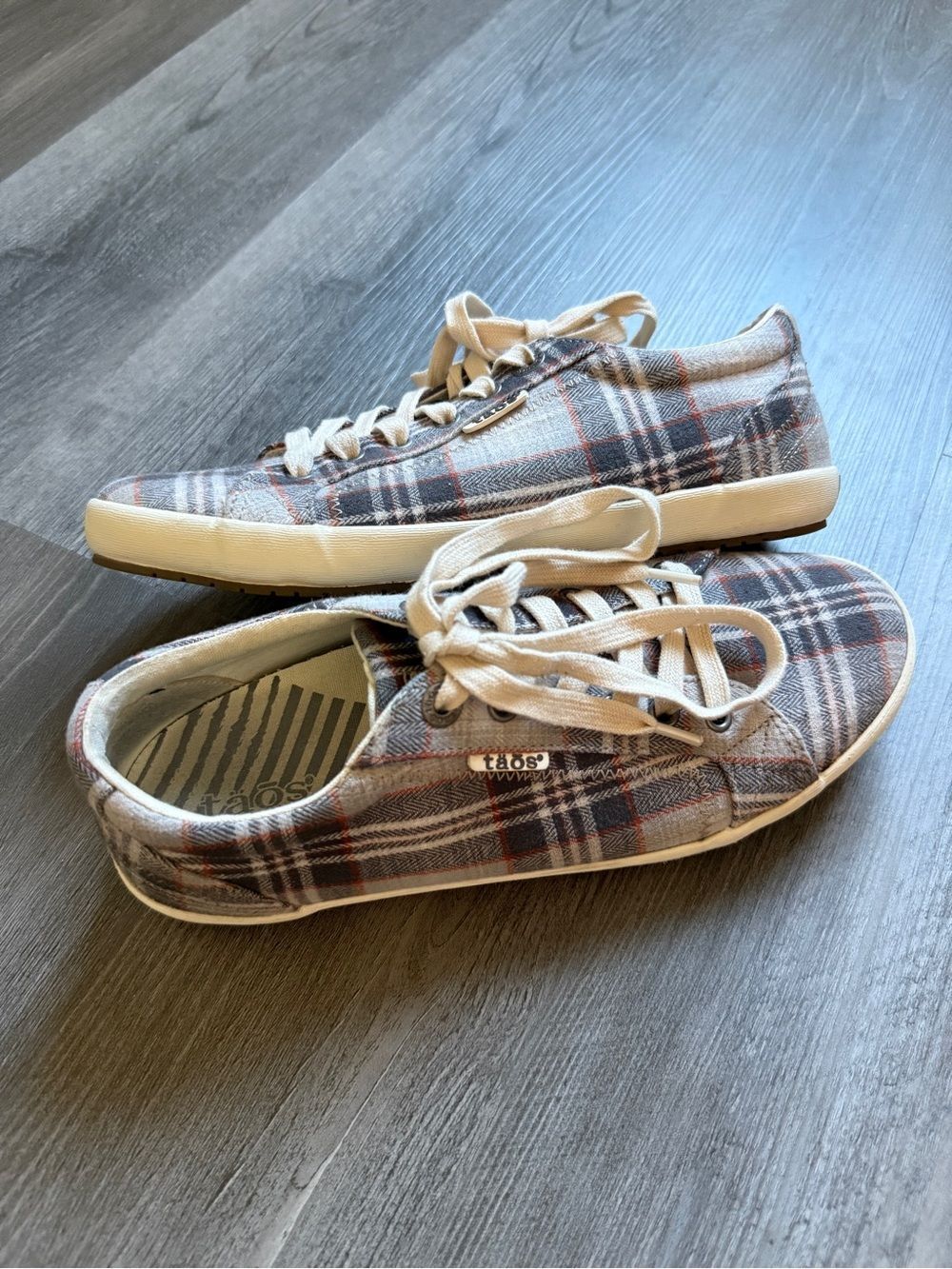 TAOS Star Sneakers Gray Plaid Multi Shoes 8.5 Wide Women’s